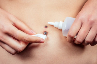 Bauchnabelpiercing Pflege