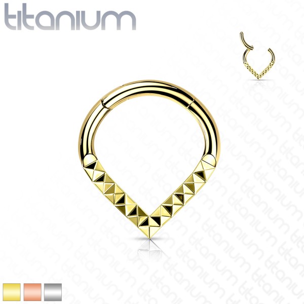 Segment Clicker Ring aus Titan G23 im Pyramid Cuts Design